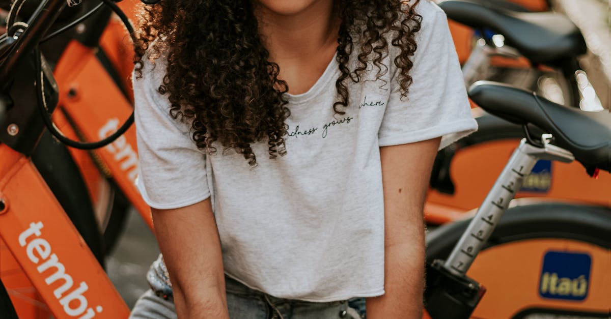 Using Hand Signals for Safe Cycling Communication